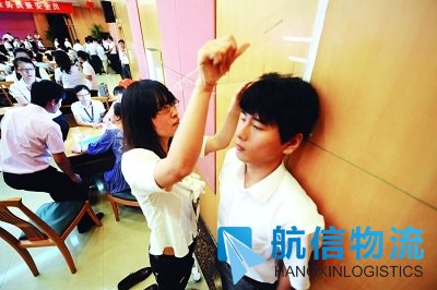 高富帅娘娘腔都是浮云　东航招聘只要俊智强