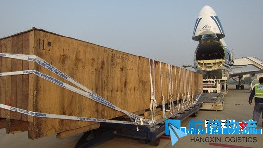 郑州机场货站成功完成12米超长货物装机任务